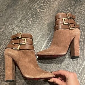 Shoes / booties / boots